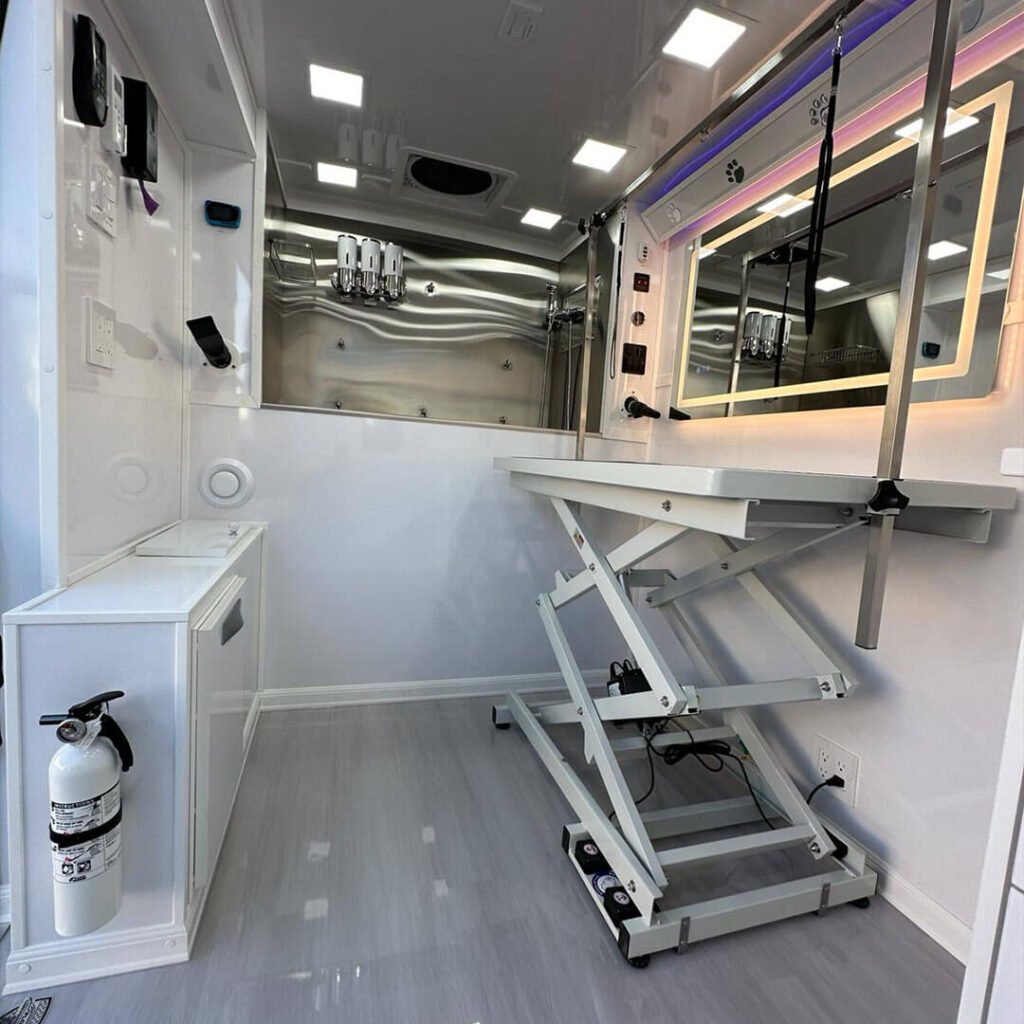 210-dog-grooming-mobile-1