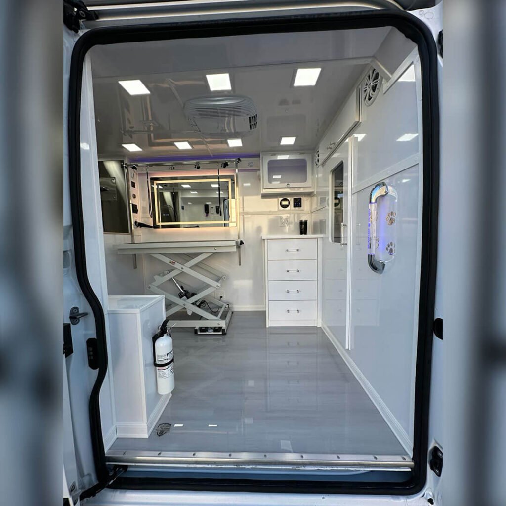 210-dog-grooming-mobile-2
