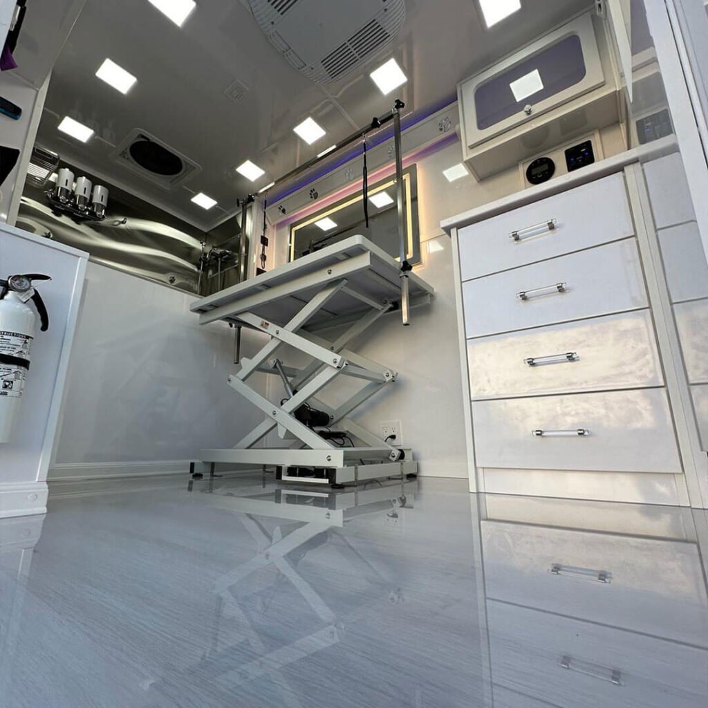 210-dog-grooming-mobile-4